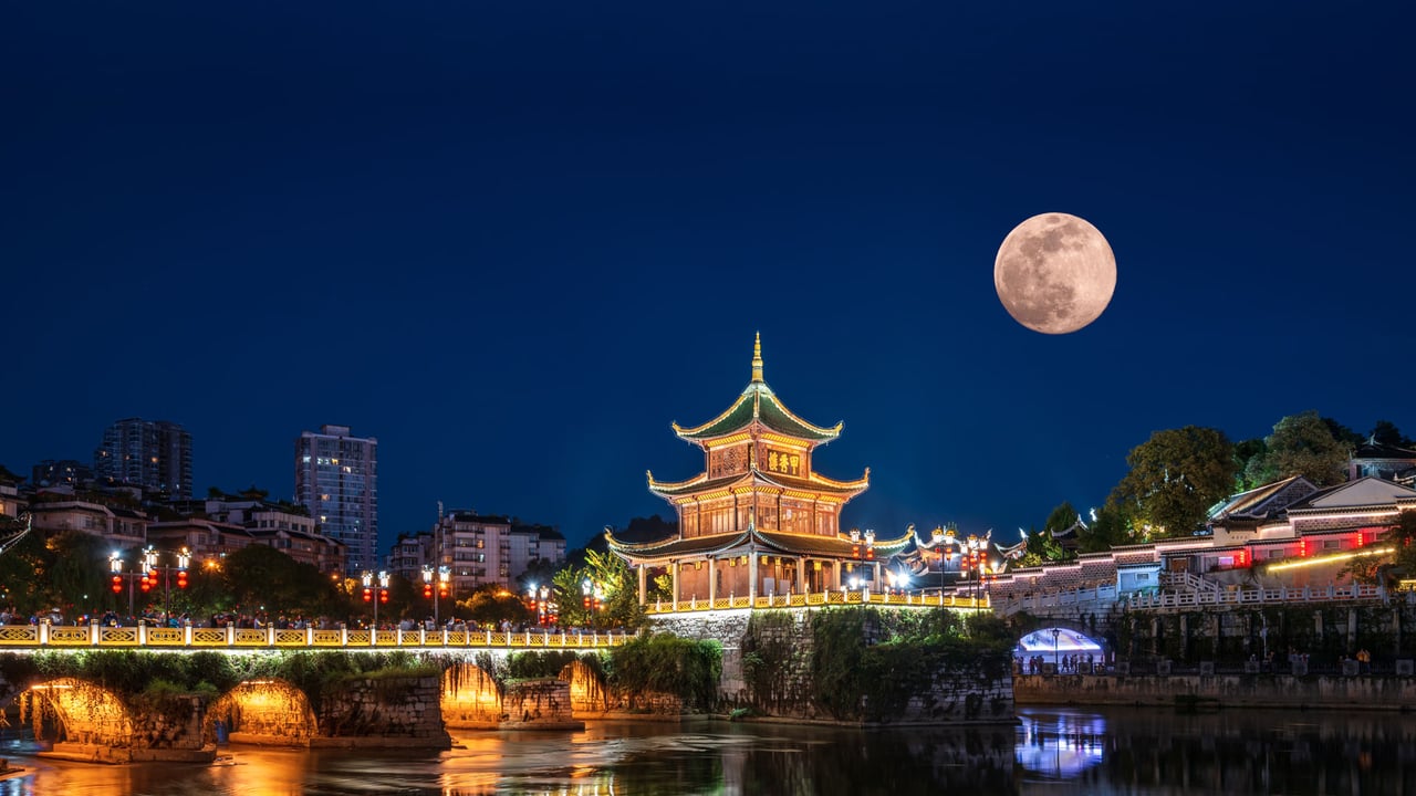 Jiaxiu Tower under a full moon, Guiyang, Guizhou province, China (© Wang Yukun/Getty Images) desktop wallpaper