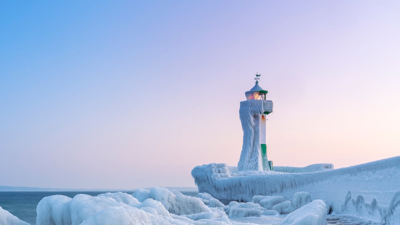 吕根岛的萨斯尼茨灯塔,德国 (© Christian Back/eStock) desktop wallpaper