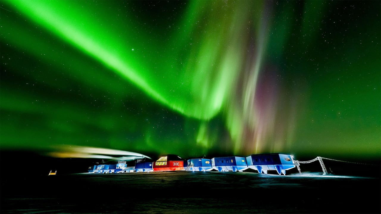 “哈雷六号”科考站上空的南极光,南极洲 (© Stuart Holroyd/Alamy) desktop wallpaper