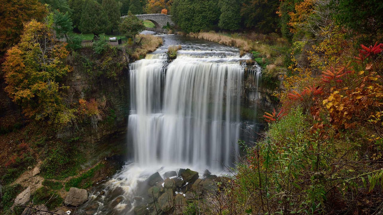 Webster's Falls in autumn, Hamilton, Ont. (© Saffron Blaze/Getty Images) desktop wallpaper