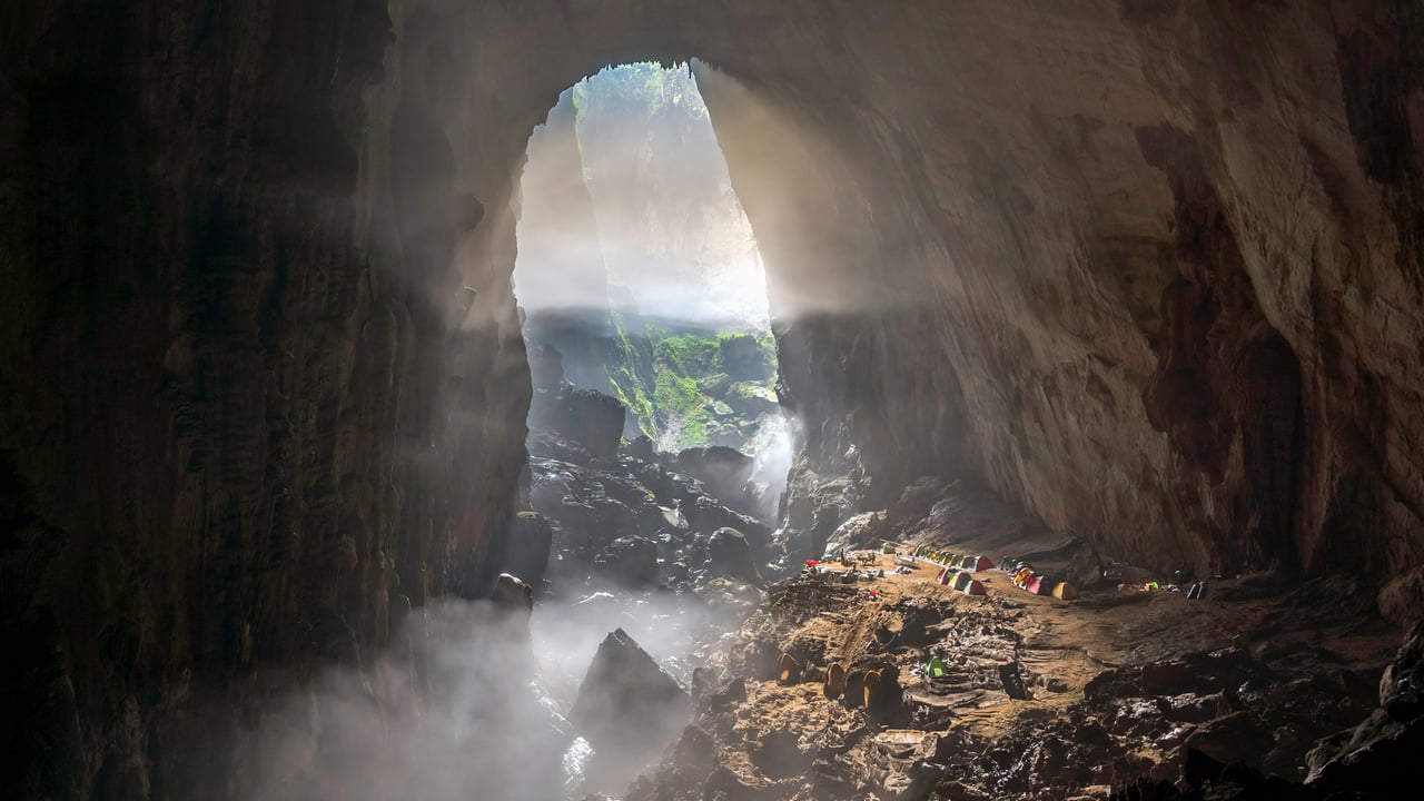 Hang Sơn Đoòng cave, Phong Nha-Kẻ Bàng National Park, Vietnam (© Geng Xu/Getty Images) desktop wallpaper