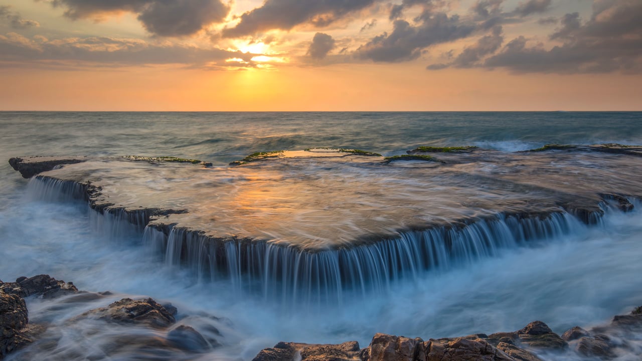 Seawater cascades over an ancient coral reef, Hang Rai, Vietnam (© Thang Tat Nguyen/Getty Images) desktop wallpaper