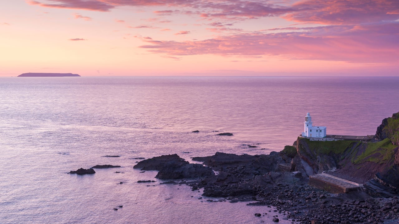 Hartland Point Lighthouse, Devon, England (© Adam Burton/Alamy Stock Photo) desktop wallpaper