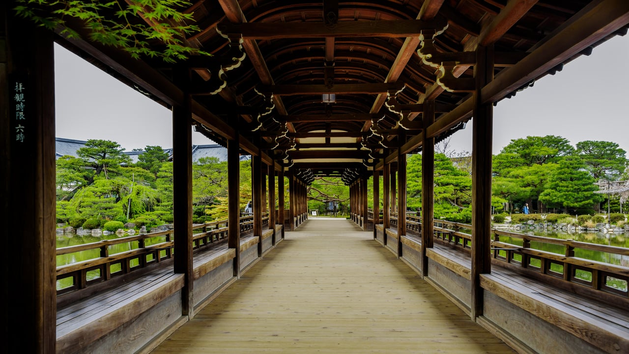平安神宮の泰平閣, 京都府 京都市 (© Trevor Chriss/Alamy) desktop wallpaper