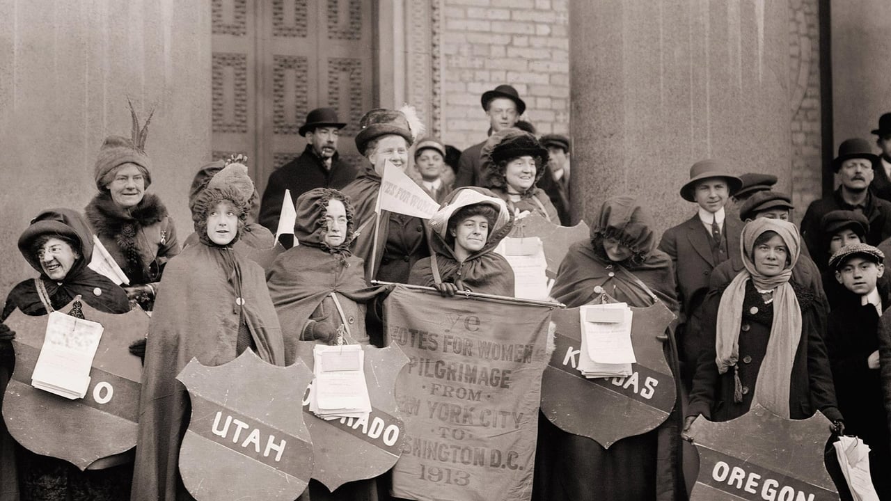 Women's suffragists who walked from New York City to Washington, DC, to join the National American Woman Suffrage Association parade on March 3, 1913 (© Everett Collection/age fotostock) desktop wallpaper