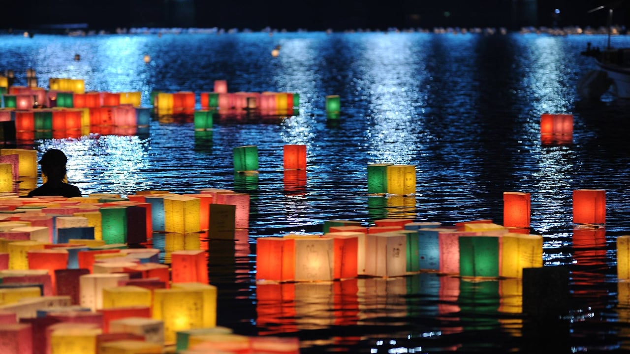 原爆ドーム前元安川のとうろう流し, 広島県 広島市 (© Anadolu Agency/Getty Images) desktop wallpaper