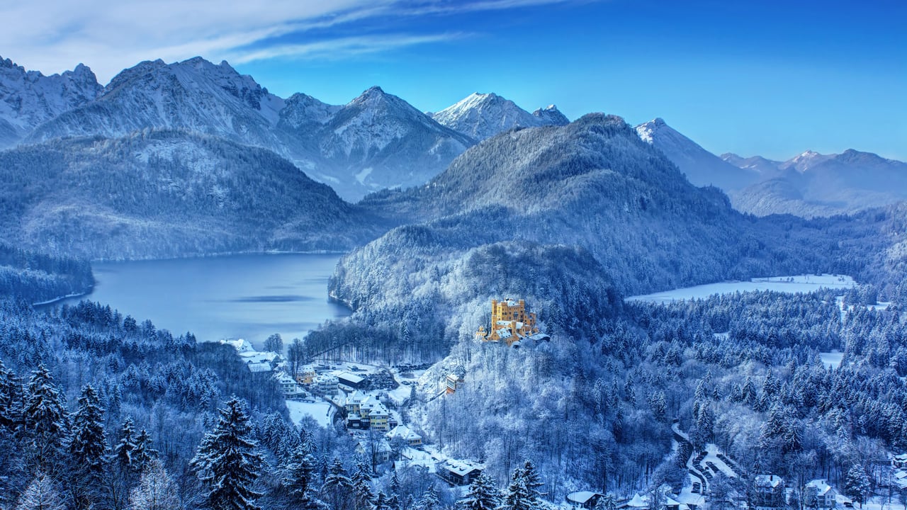 Hohenschwangau Castle, Bavaria, Germany (© Mespilia/Shutterstock) desktop wallpaper