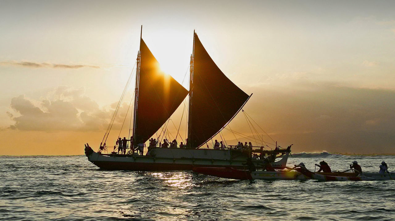 The Hōkūle'a, a traditional Hawaiian voyaging canoe, departs for a 3-year voyage from Honolulu, Hawaii, on May 17, 2014 (© Reuters/Alamy) desktop wallpaper