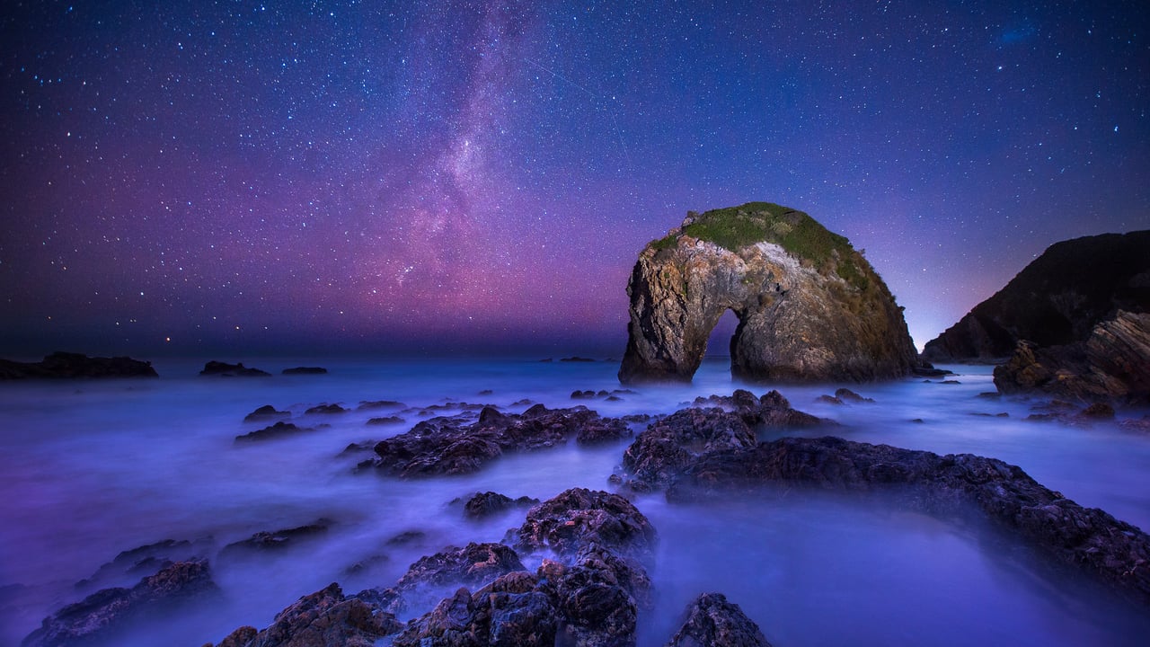 The Milky Way over Horse Head Rock, New South Wales, Australia (© Philip Thurston/Getty Images) desktop wallpaper
