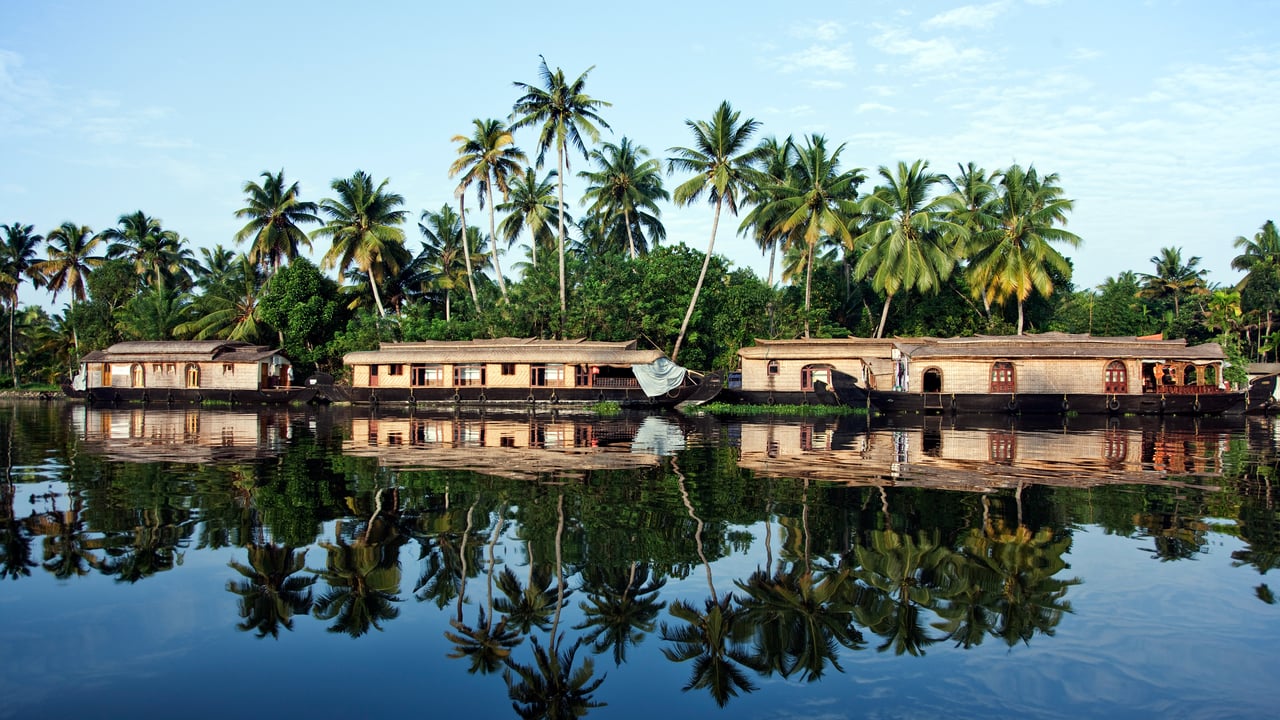 Houseboats in Alappuzha, Kerala, India (© Martin Harvey/The Image Bank/Getty Images) desktop wallpaper