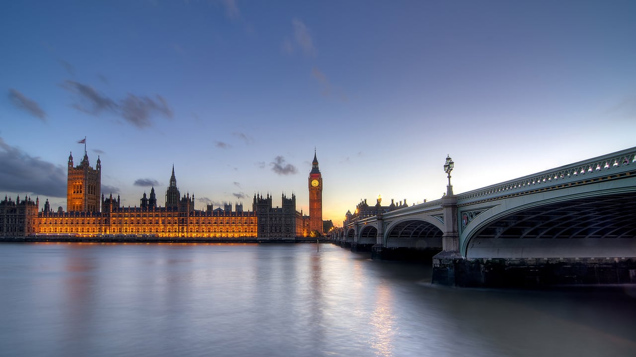 House of Parliament on the Thames, London, UK (© the Trinity/Getty Images) desktop wallpaper
