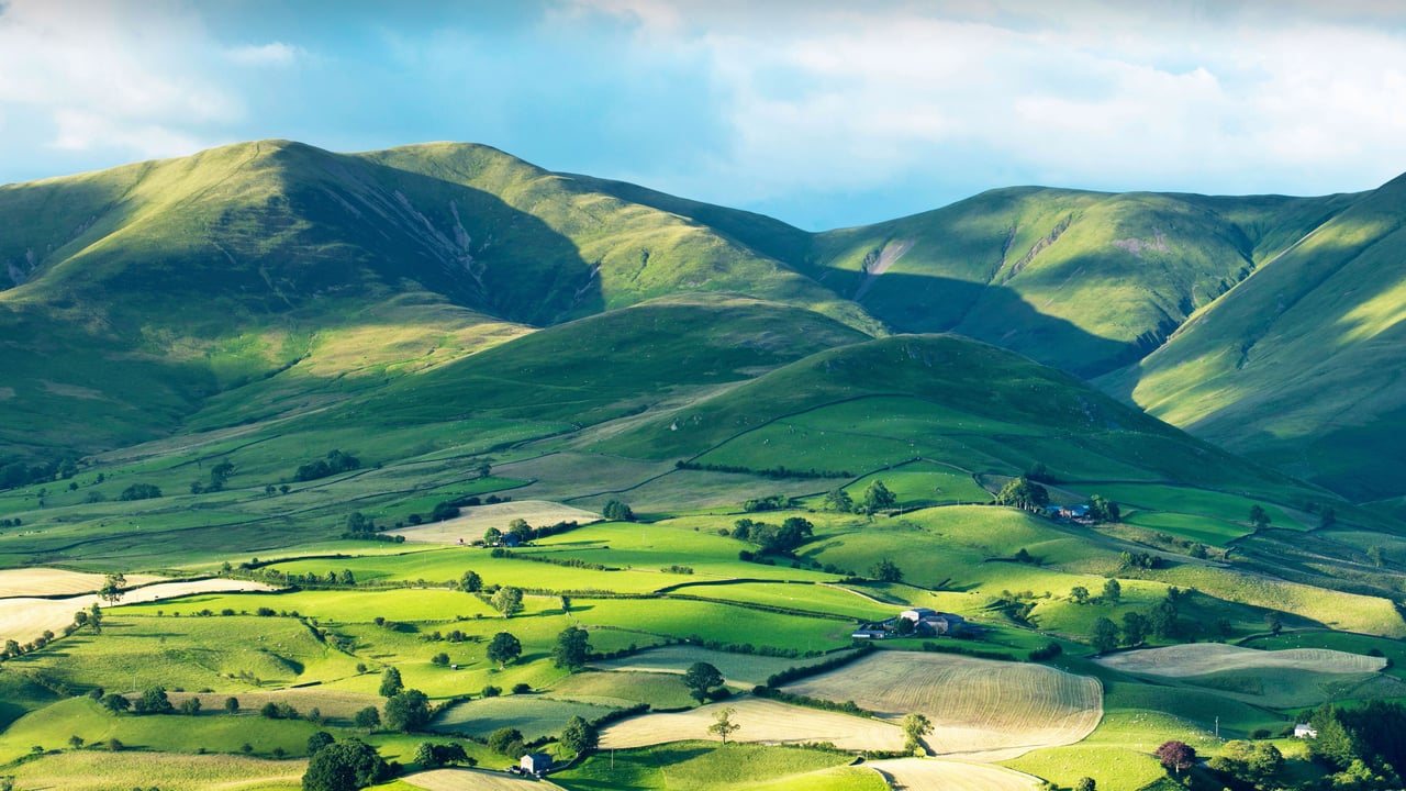 Howgill Fells in the Yorkshire Dales National Park, Cumbria (© davidnmoorhouse/iStock/Getty Images Plus) desktop wallpaper