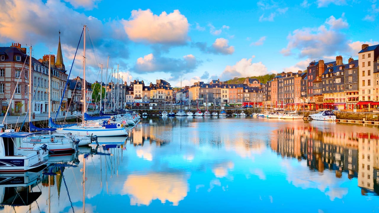 Port Vieux-Bassin de Honfleur, Calvados, Normandie (© Francesco Carovillano/SOPA Collection/Shutterstock) desktop wallpaper
