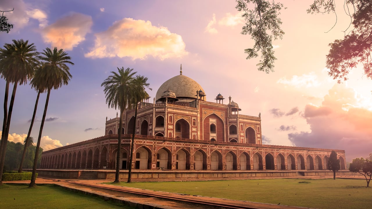 Humayun's Tomb, Delhi (© SoumenNath/Getty Images) desktop wallpaper