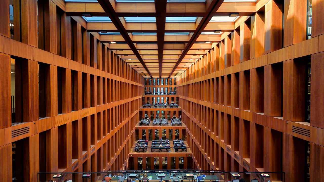 Die Bibliothek der Humboldt-Universität in Berlin (© Hemis/Alamy Stock Photo) desktop wallpaper