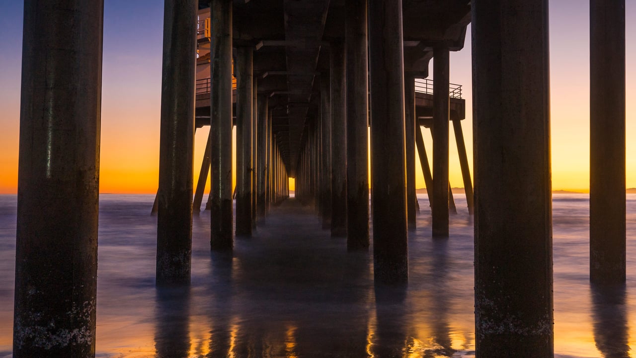 Huntington Beach Pier, California, at sunset (© Stan Moniz Photography/Tandem Stills + Motion) desktop wallpaper