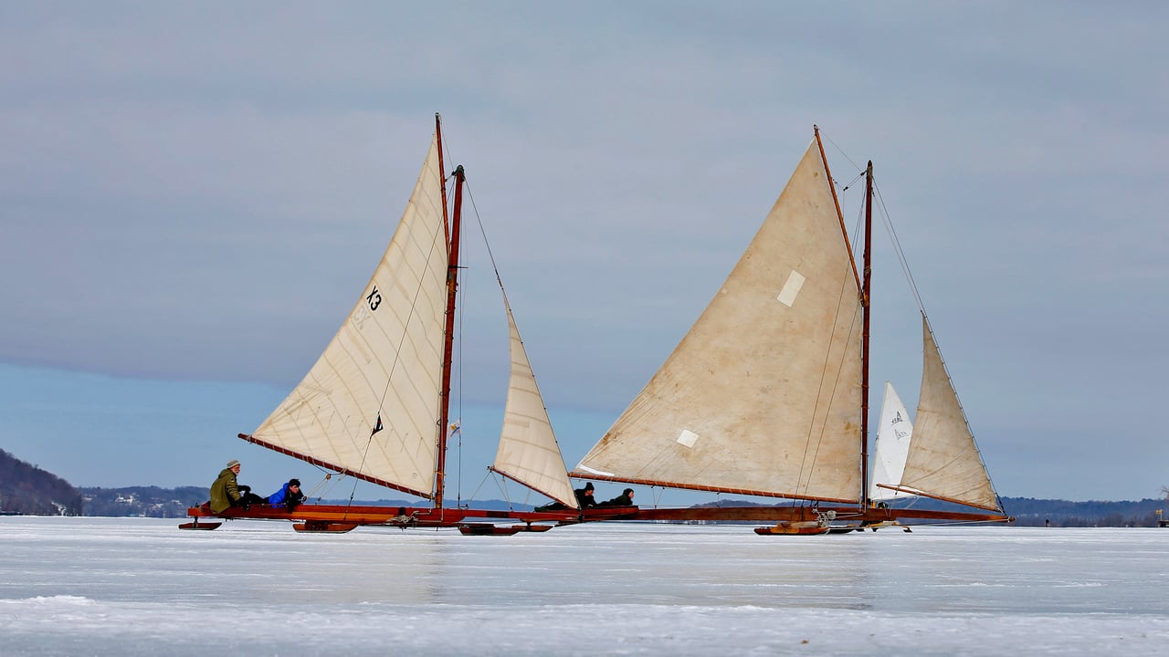 Antique iceboats on the frozen Hudson River near Astor Point in Barrytown, New York (© Mike Segar/REUTERS) desktop wallpaper
