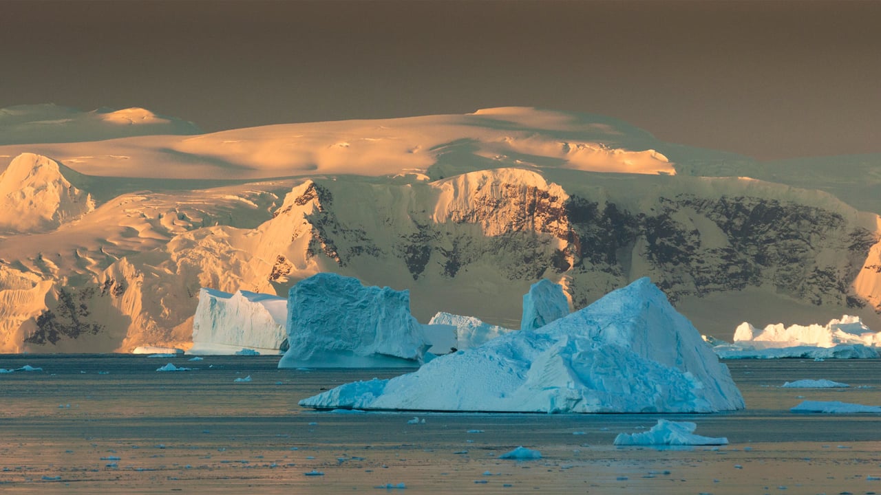 Icebergs, Antarctica (© Art Wolfe/DanitaDelimont.com) desktop wallpaper