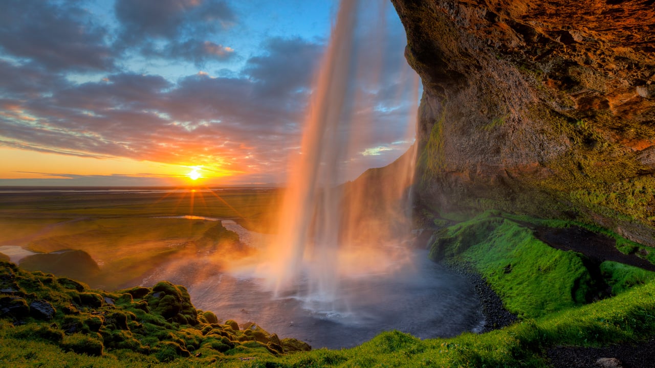 Seljalandsfoss waterfall at sunset, Iceland (© Tom Mackie/AWL/plainpicture) desktop wallpaper