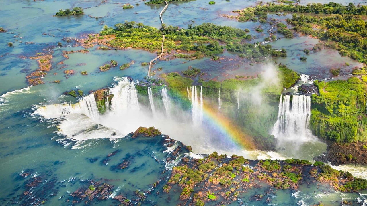伊瓜苏大瀑布鸟瞰图,巴西 (© Nido Huebl/Shutterstock) desktop wallpaper
