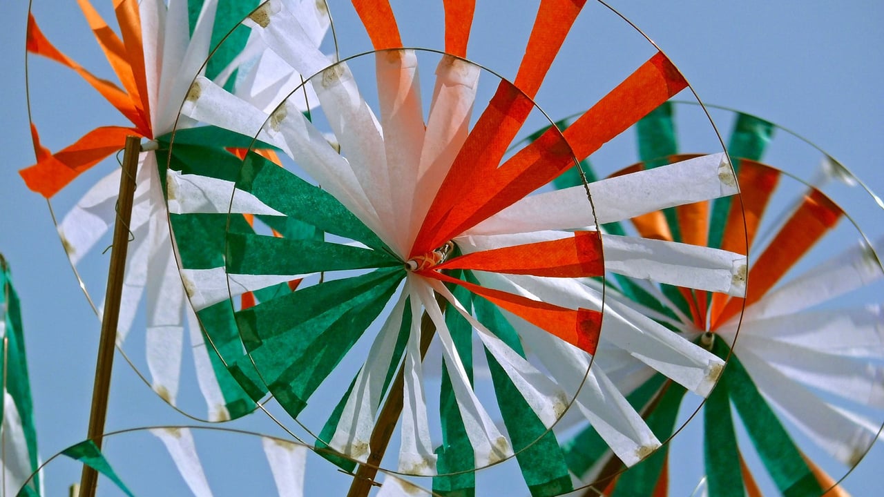 Indian flags selling on Independence Day (© yogesh more/Alamy Stock Photo) desktop wallpaper