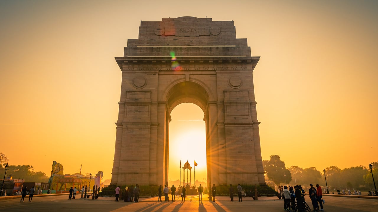 India gate war memorial designed by Sir Edwin Lutyens in New Delhi, India. (© Amit kg/Shutterstock) desktop wallpaper