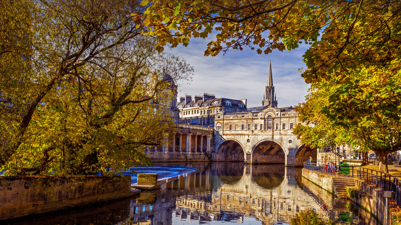 River Avon in Bath, England (© Robert Harding World Imagery/Offset by Shutterstock) desktop wallpaper