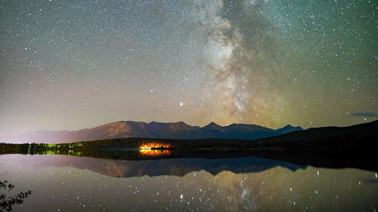 The Milky Way above Pyramid Lake, Jasper National Park, Alberta, Canada (© Salted Fish Studio/iStock/Getty Images) desktop wallpaper