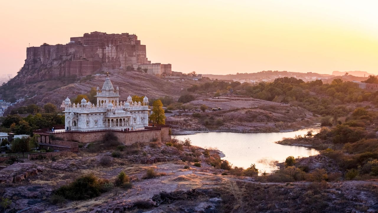 Jaswant Thada and Mehrangarh Fort in Jodhpur city in Rajasthan, India (© Jackyenjoyphotography/Getty Images) desktop wallpaper