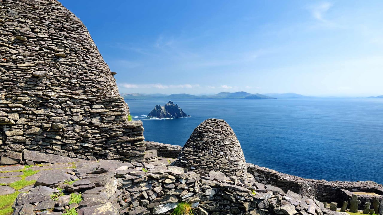 Ruins of an ancient monastery on the island of Skellig Michael, Ireland (© MNStudio/Getty Images) desktop wallpaper