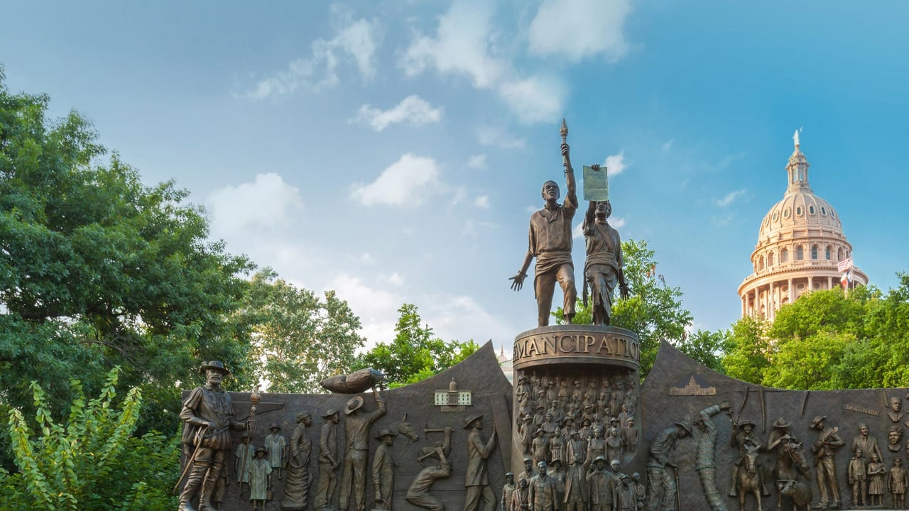 The Texas African American History Memorial on the State Capitol grounds in Austin, Texas (© Moab Republic/Shutterstock) desktop wallpaper