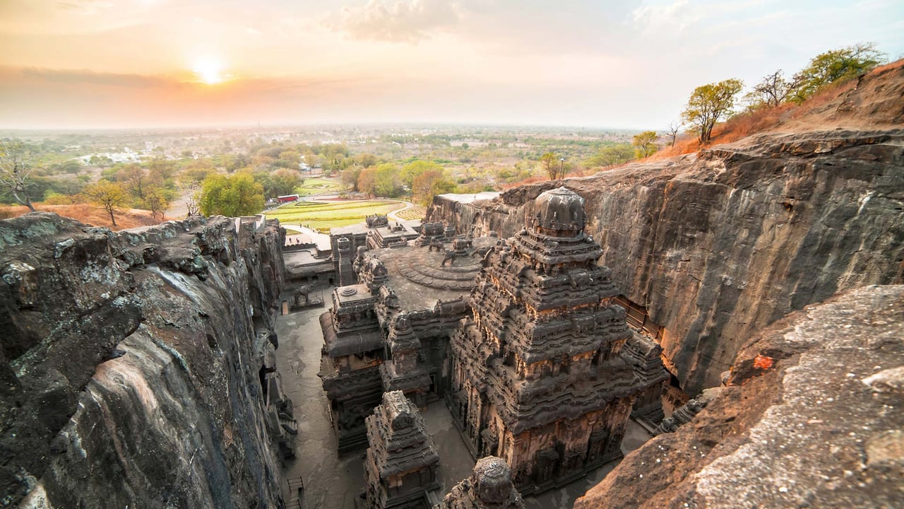 Kailasa temple in Ellora caves complex in India (© mazzzur/Getty Images) desktop wallpaper