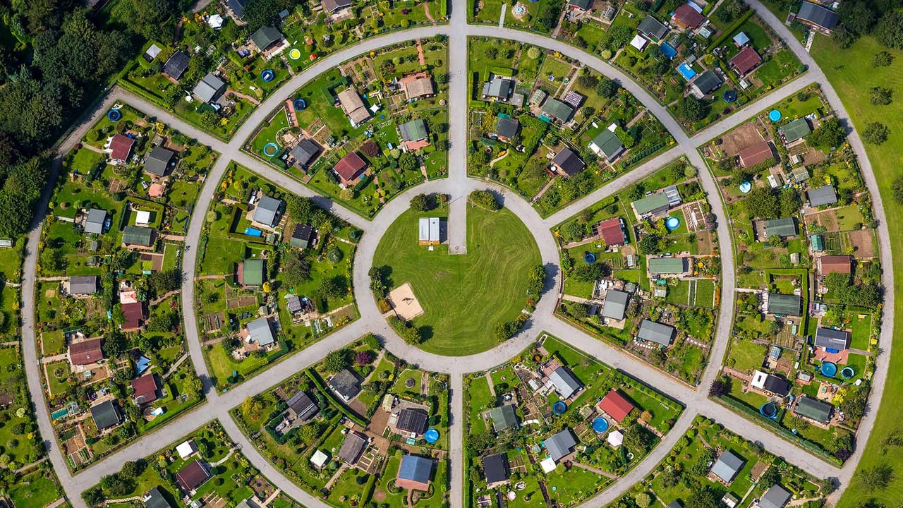 Luftaufnahme von Kleingärten, Kamp-Lintfort, Nordrhein-Westfalen, (© Hans Blossey/Alamy Stock Photo) desktop wallpaper