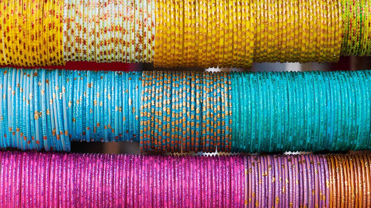 Colourful bangles in a market, Andhra Pradesh (© Tim Gainey/Alamy Stock Photo) desktop wallpaper