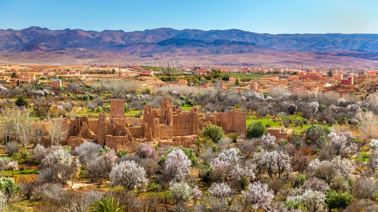 Ruins of a kasbah in Kalaat M'Gouna, Morocco (© Leonid Andronov/Getty Images) desktop wallpaper