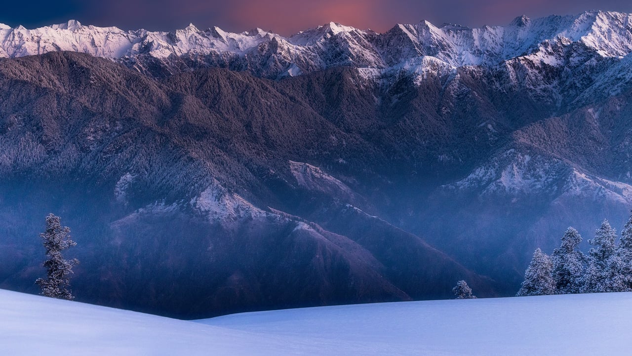 Sunrise at the summit of Kedarkantha (© Jeet Khagram/500px/Getty Images) desktop wallpaper