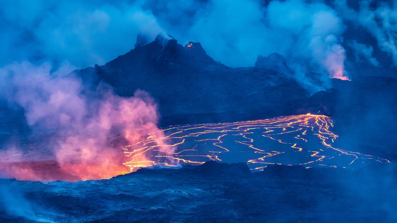 Halema'uma'u Crater's lava lake, Kīlauea Caldera, Hawai'i Volcanoes National Park, Hawaii (© Stephen Matera/Tandem Stills + Motion) desktop wallpaper