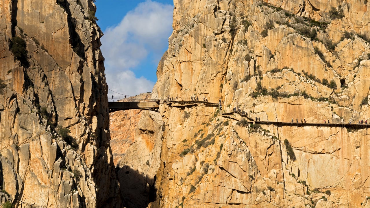 Visitors on El Caminito del Rey in the province of Málaga, Spain (© Ken Welsh/Alamy) desktop wallpaper