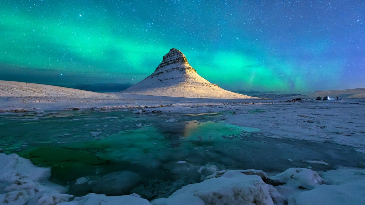 Kirkjufell, Snæfellsnes peninsula, Iceland (© Ratnakorn Piyasirisorost/Getty Images) desktop wallpaper