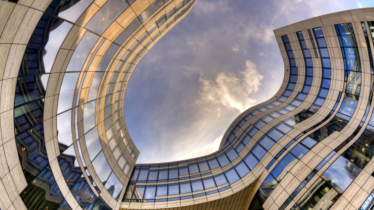 Büro- und Gewerbegebäude, Kö-Bogen nach Entwürfen von Architekt Daniel Libeskind, Düsseldorf, Nordrhein-Westfalen (© imageBROKER/Alamy Stock Photo) desktop wallpaper