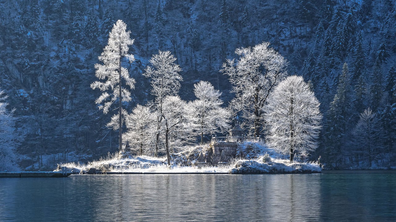 Die Insel Christlieger im Königssee, Bayern (© Dariusz Slowik/EyeEm/Getty Images) desktop wallpaper