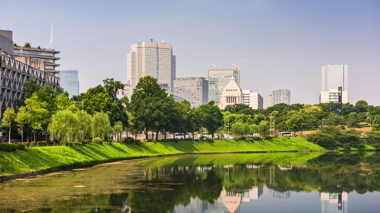 「皇居外苑」東京都, 千代田区 (© Sean Pavone/Shutter.com) desktop wallpaper