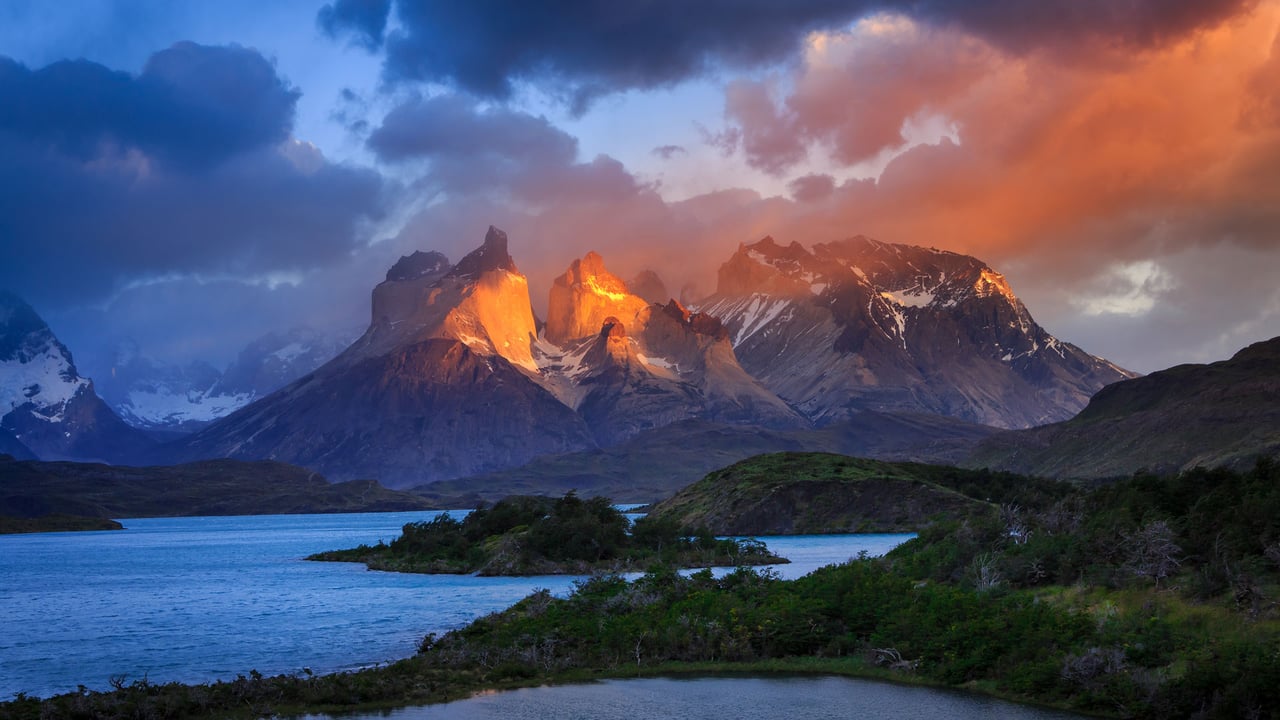 Lake Pehoé, Torres del Paine National Park, Chile (© OST/Getty Images) desktop wallpaper