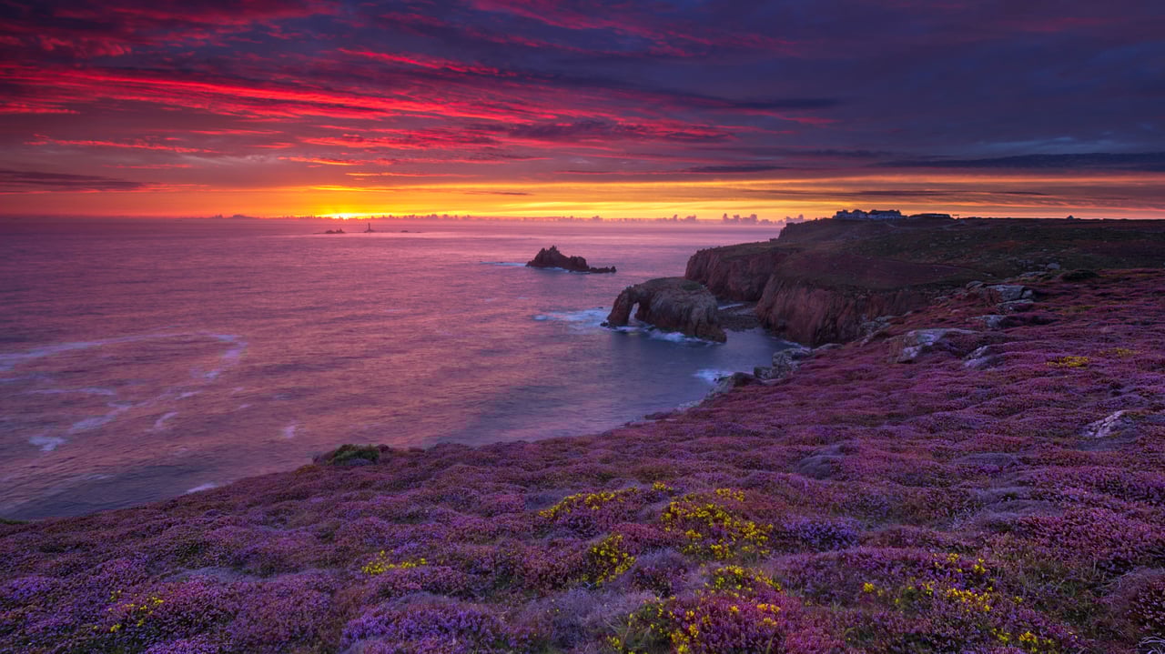 Sunset over Land's End, Cornwall in late summer (© Andrew Turner/Getty Images) desktop wallpaper