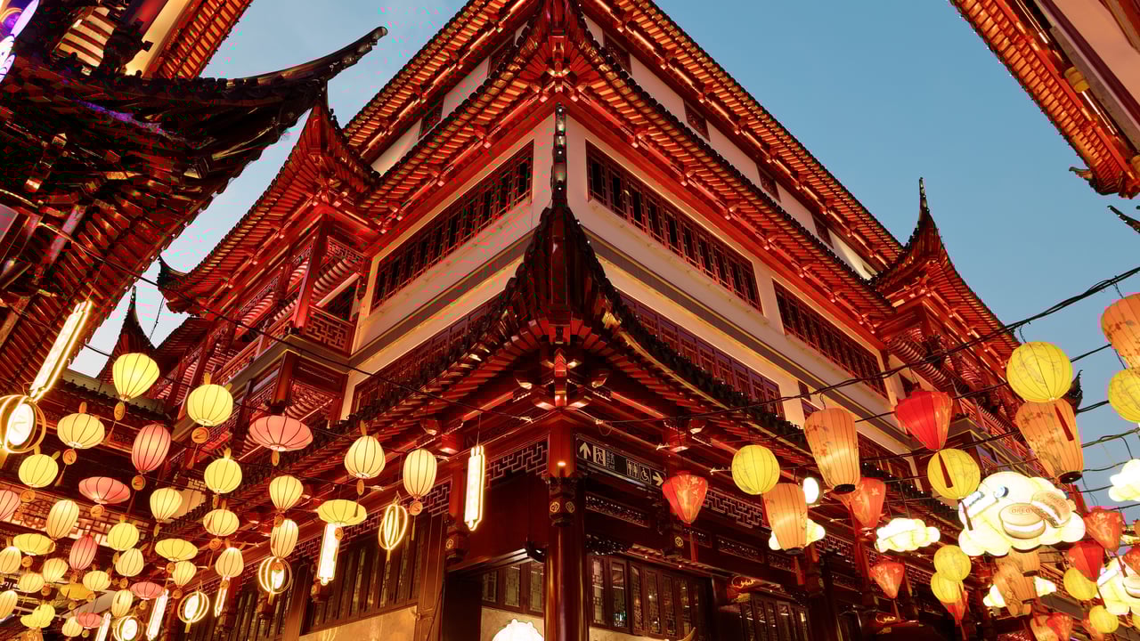 上海豫园的灯会,元宵节,上海市,中国 (© atiger/Shutterstock) desktop wallpaper