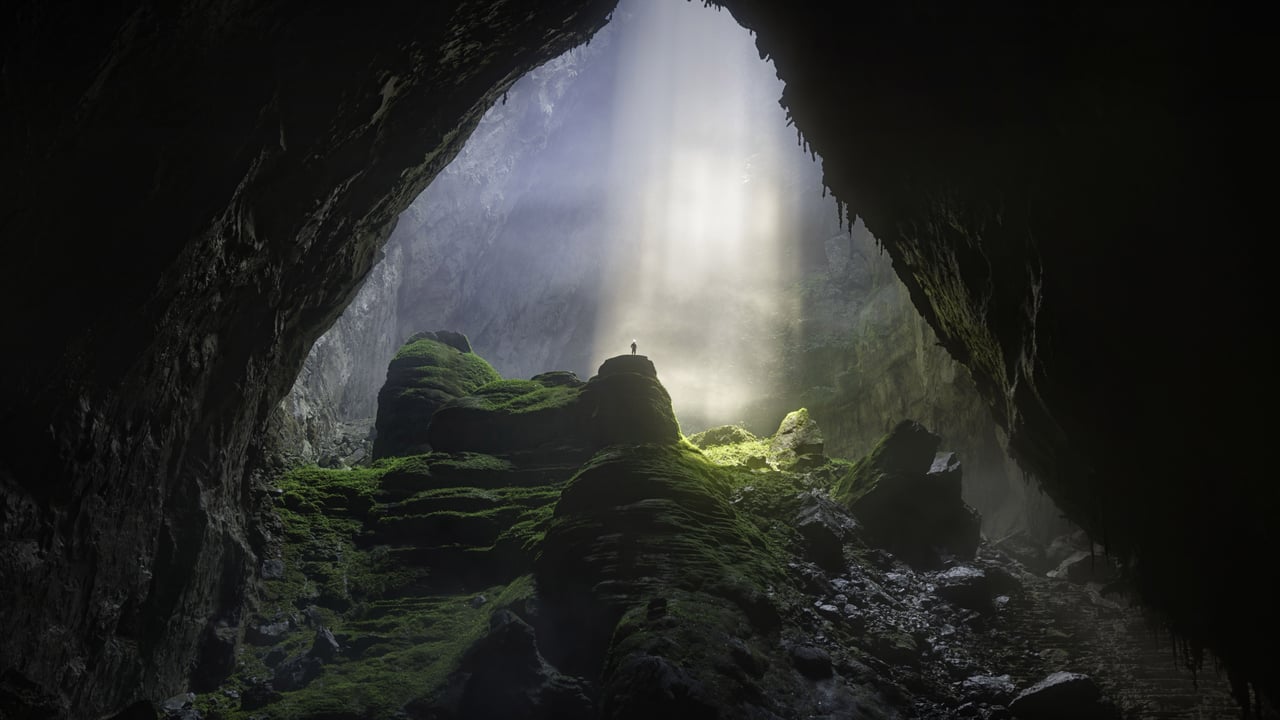 Sơn Đoòng cave in Phong Nha-Kẻ Bàng National Park, Vietnam (© David A Knight/Shutterstock) desktop wallpaper
