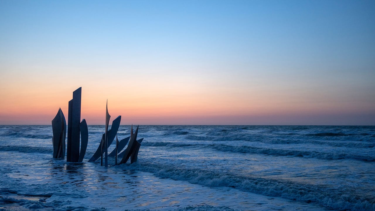 Les Braves monument on Omaha Beach, Normandy, France (© Christopher Furlong/Getty Images) desktop wallpaper