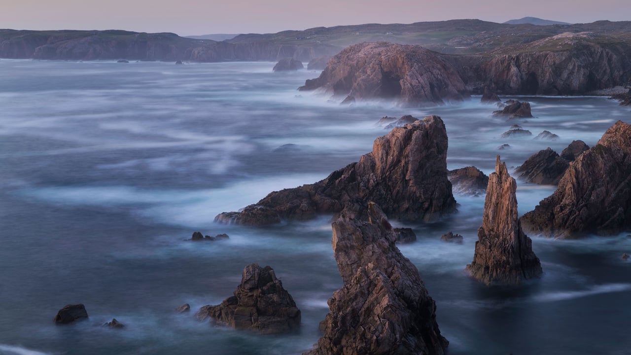 Sea stacks on the Isle of Lewis, Outer Hebrides, Scotland (© Cody Duncan/Cavan Images) desktop wallpaper