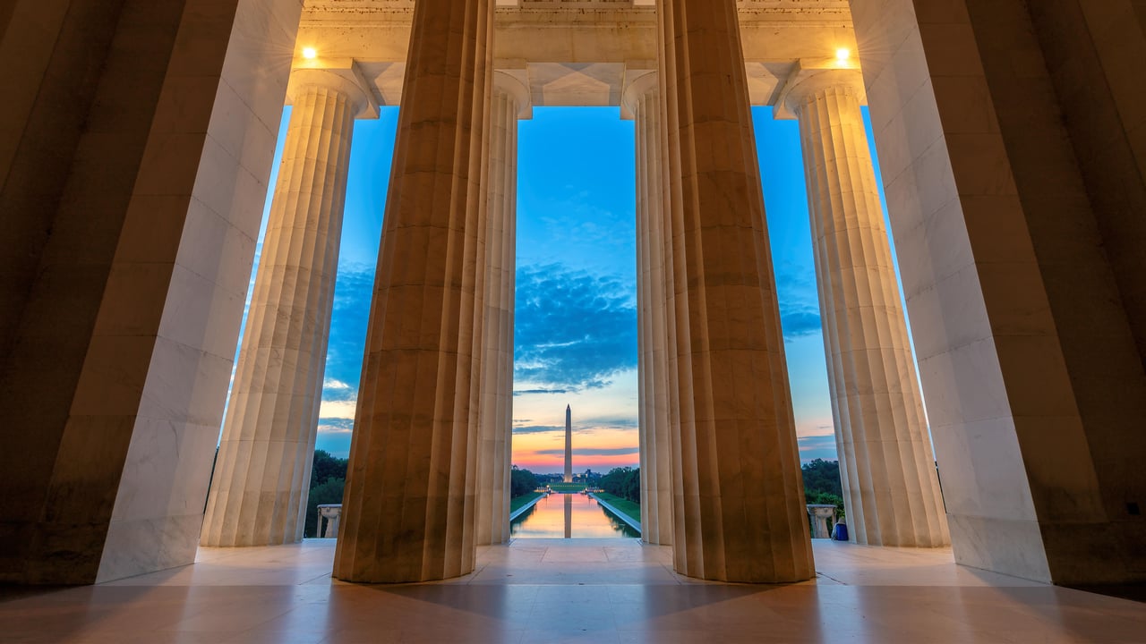 The Washington Monument seen from the Lincoln Memorial, Washington, DC (© lucky-photographer/Alamy) desktop wallpaper