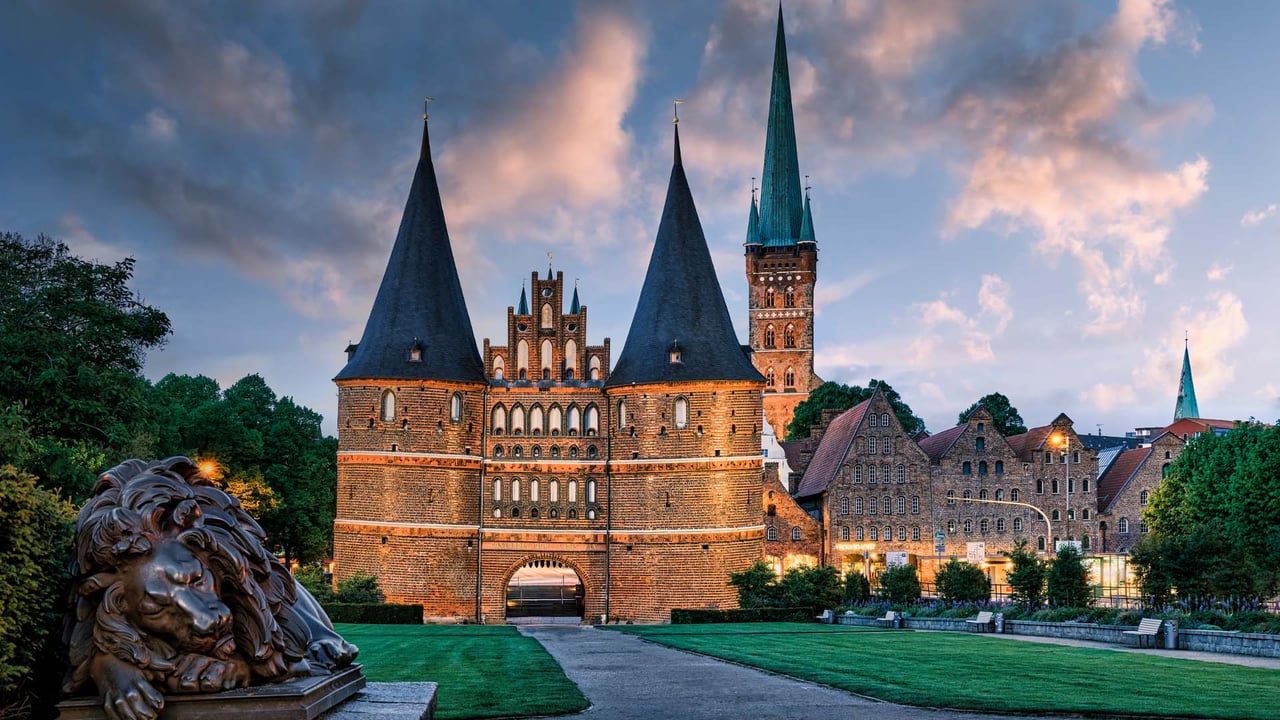 吕贝克的霍尔斯滕门,德国 (© Harald Nachtmann/Getty Images) desktop wallpaper